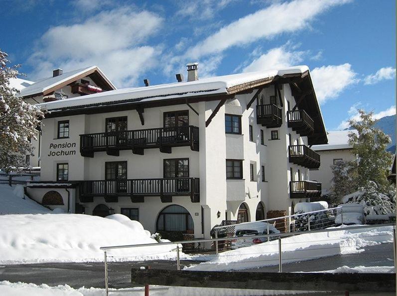Jochum Garni Hotel 3*