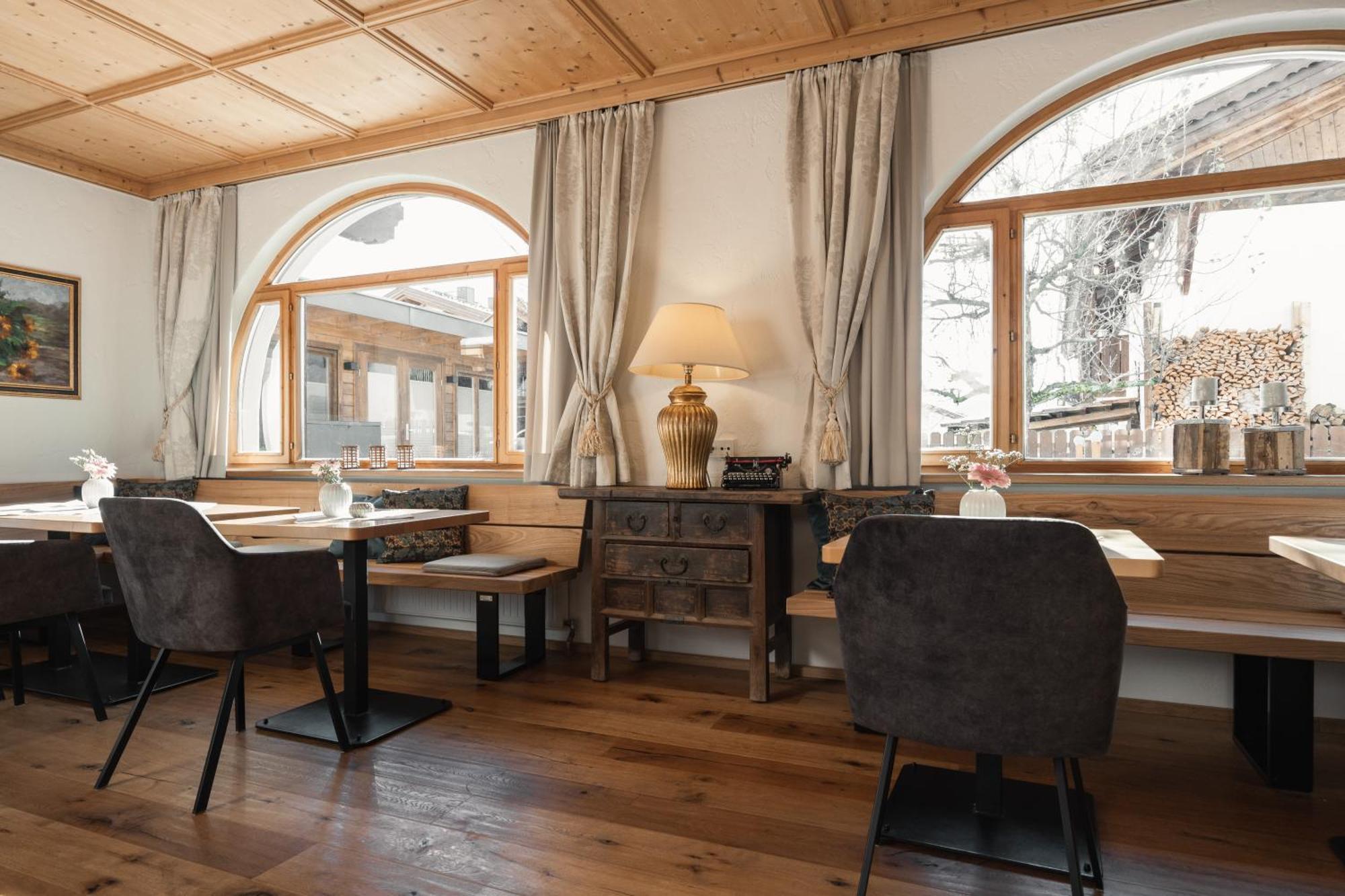 Jochum Garni 3*